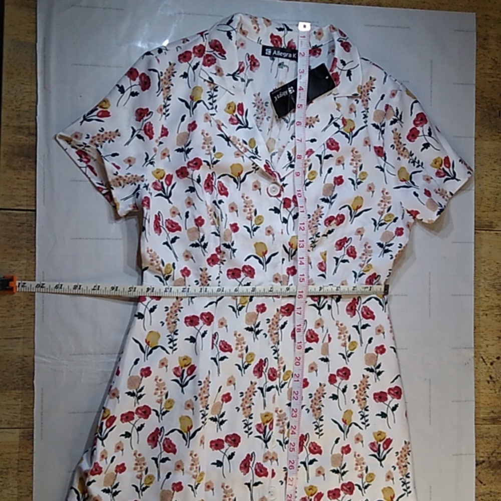 #586 Women's Small Cream Floral 50s style dress